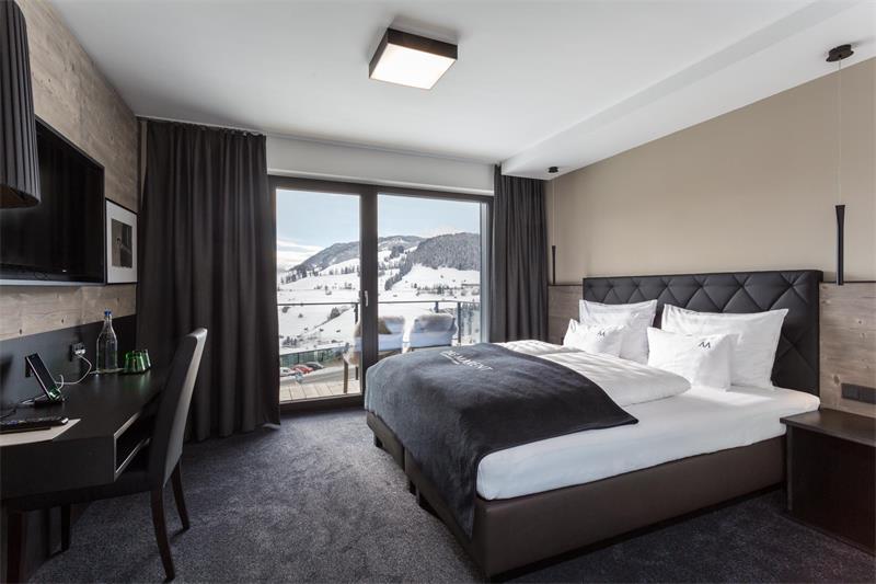 酒店套房家具,酒店家具,五星級(jí)酒店家具,酒店家具定制廠家,酒店家具定制,酒店固裝家具,酒店家具廠家