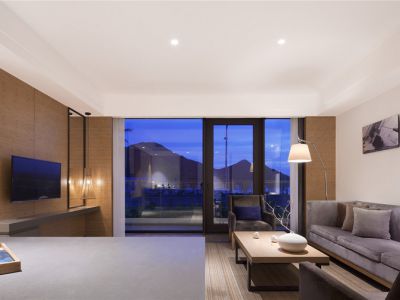 酒店家具定制—— 實木酒店家具的打磨要點