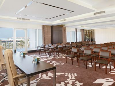 酒店家具-挑選亮光家具不是那么容易的