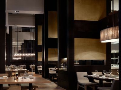 酒店家具定制——酒店套房家具的安裝設(shè)計(jì)要著重從哪些方面入手 