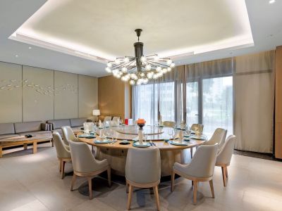 創虹酒店家具之實木家具鑒別方法